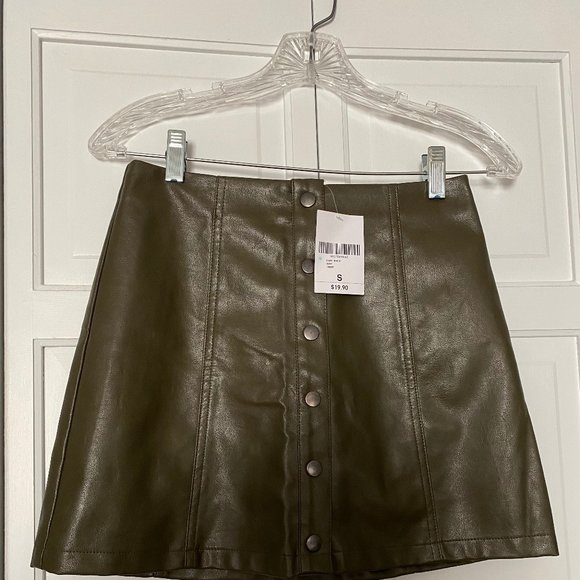 Forever 21 Dresses & Skirts - Forever 21 Olive Skirt Tags Still On!